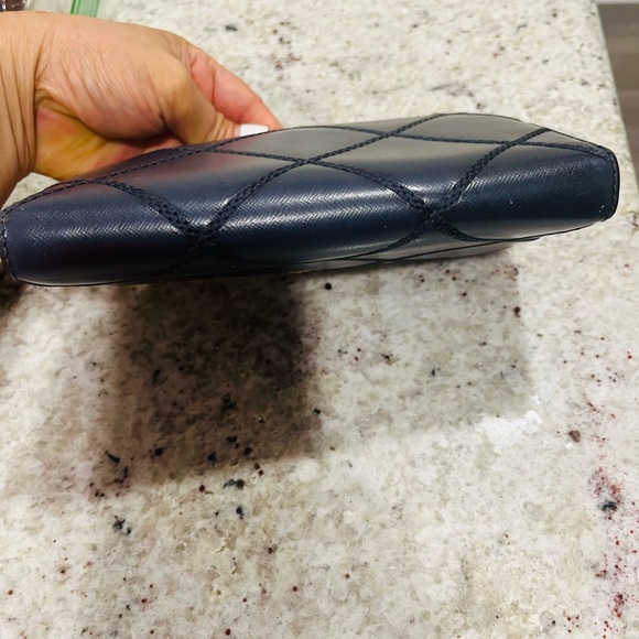 EUC Tory Burch Navy Quilted Wallet with Gold Emblem - Picture 5 of 8